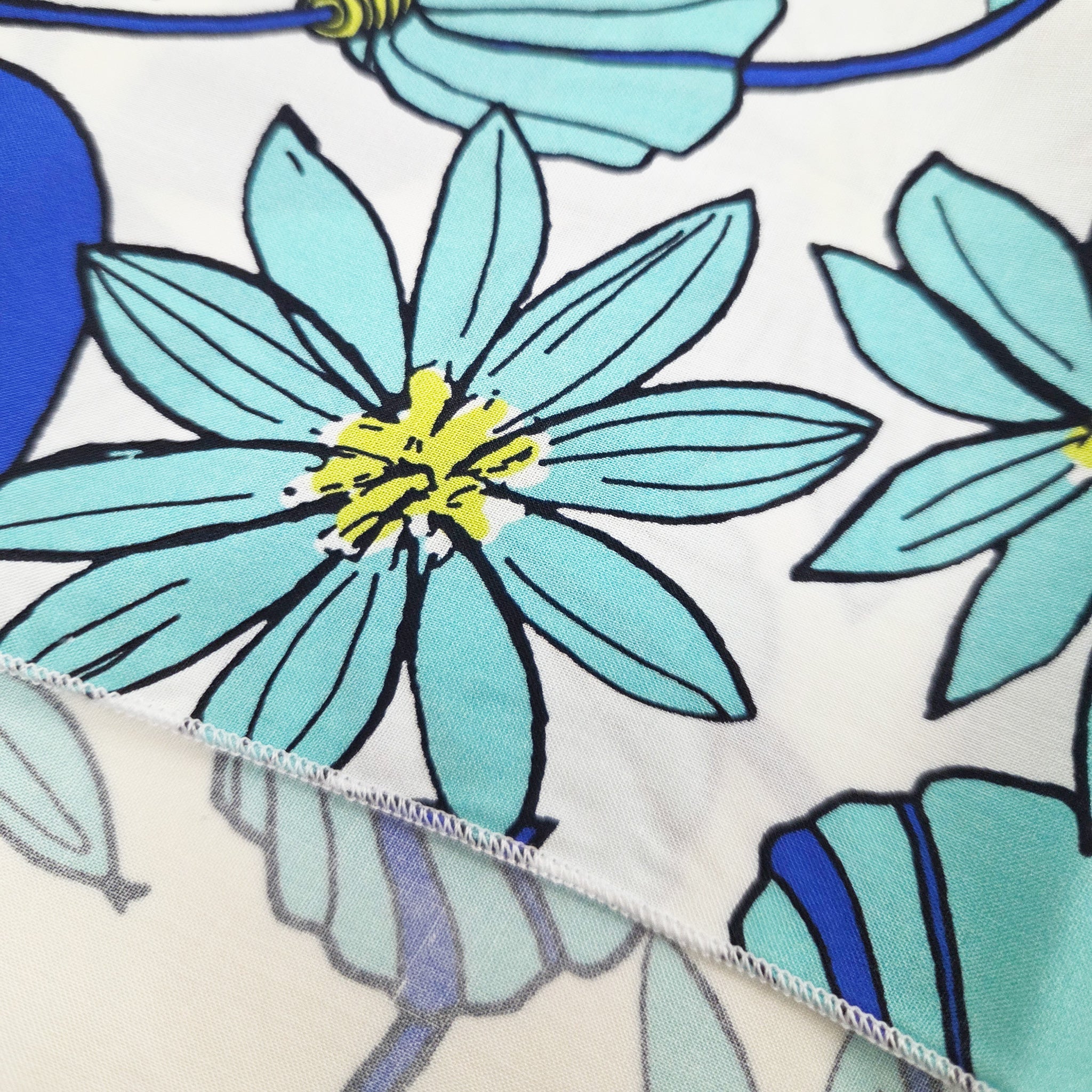 【フロレアーレ】フラワー柄ポンチョ